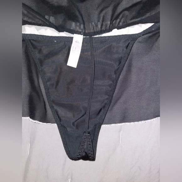 NWOT Vintage 2005 Victoria’s Secret Black & Pink Bra & Skirted Thong Set - Picture 6 of 7